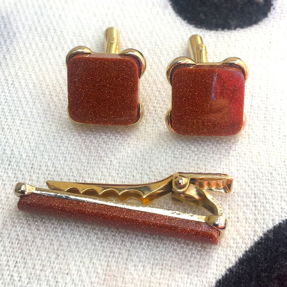 🎀🎀HP🎀🎀VTG Red Orange Cufflink Set by Lion Star
